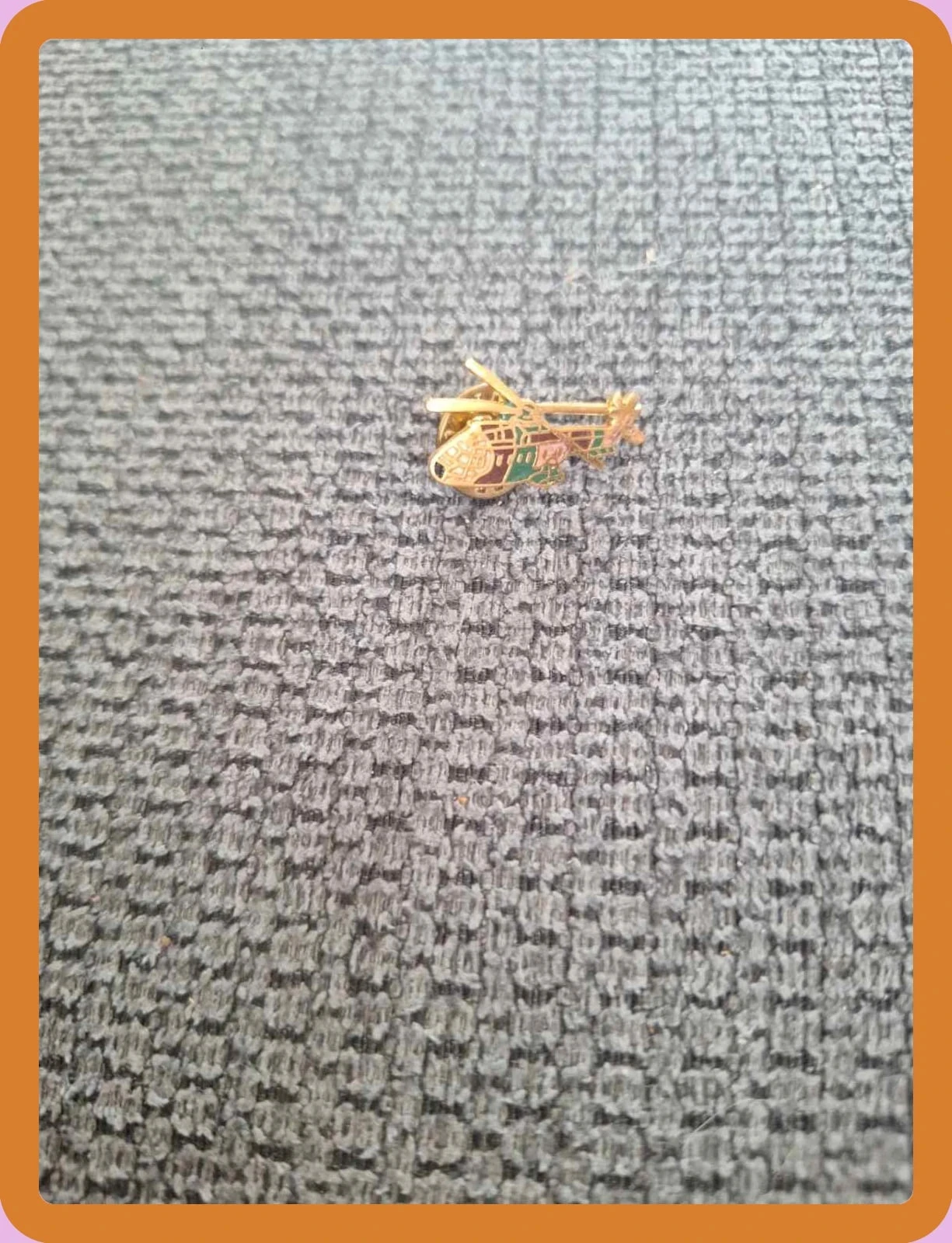 Pins hélicoptère camouflage vintage